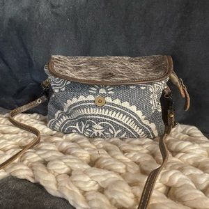 Myra mag small 10 inch wide, 8 inch high, like new smoke, free home, adorable